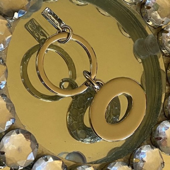 Coach Embossed Signature Logo Open Oval Shape Silver Keychain - Picture 4 of 13